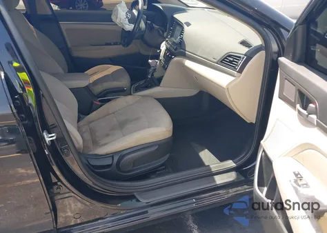 2018 Hyundai Elantra Value Edition z USA, uszkodzony, nr VIN 5NPD84LF0JH339833